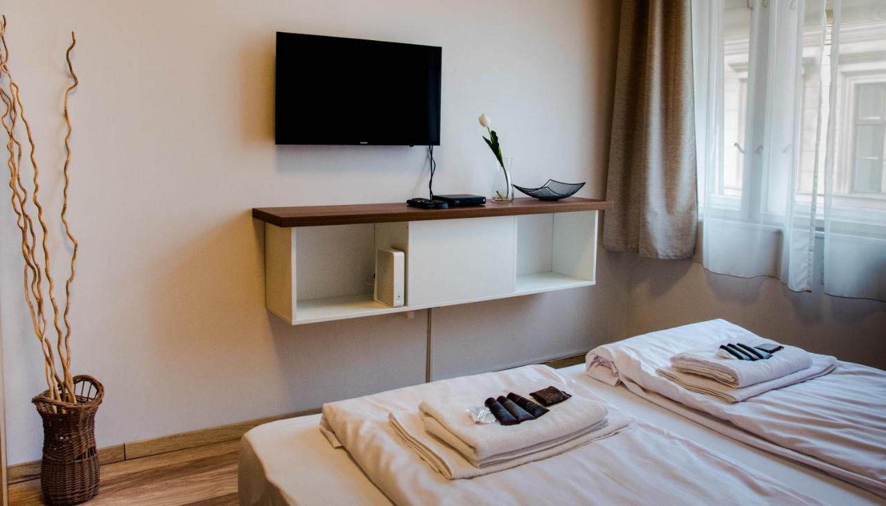 Molnar Apartment Cozy City Center Retreat For 2 Ac & Perfect Location! บูดาเปสต์ ภายนอก รูปภาพ